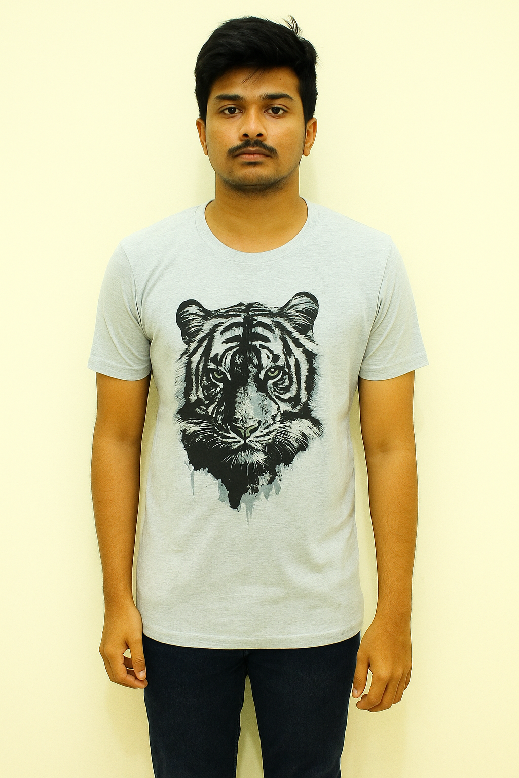 Avenster Minimal Style Printed T-Shirt – Off White
